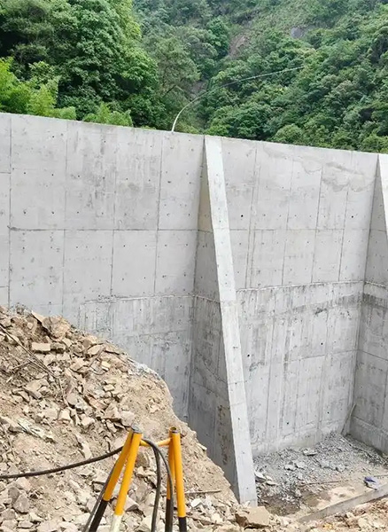 苏州太仓重力式挡土墙